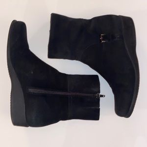 La Canadienne 8.5 med black suede waterproof booties